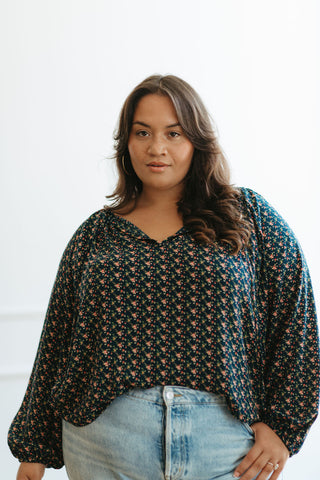 Luz blouse in navy floral crepe